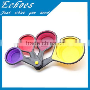 Foldable silicone measuring cup