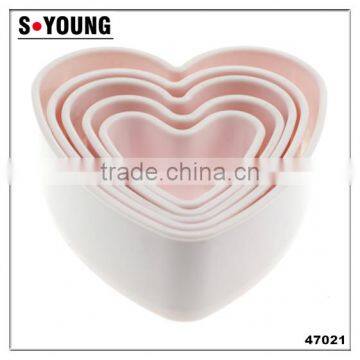 47021 Heart Shaped Plastic Cake Divider Cutter