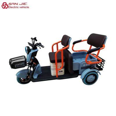 Easy-to-Operate 48V Brushless 3-Wheel Electric Tricycle 800W Power Rickshaw with Motorized Cargo Features Solar Adult Scooter