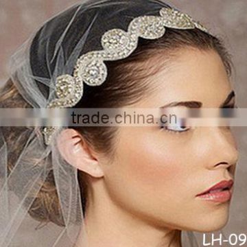 Brides with diamond hair band The bride headdress The bride hair hoop sell like hot cakes