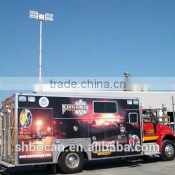 Roof-mounted light tower for fire truck