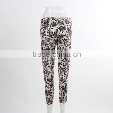 F5W30163 Women Contrast Waistband Floral Knit Trousers photo-4