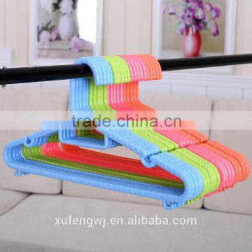 5pcs/bundle Xufeng Color plastic high quality popular non-slip hangers for supermarket