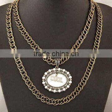 China Latest fashion Simple Resin and Crystal Alloy Double layered Chain Oval Pendnat Necklace in Stock