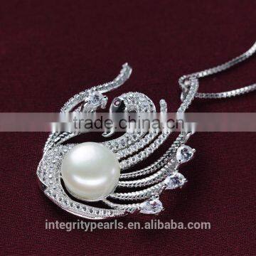 10-11mm Elegant Beautiful Swan Shaped Real Freshwater Pearl Pendant With Silver