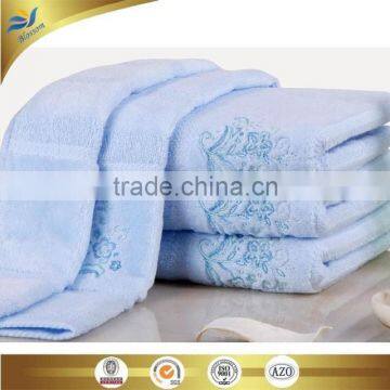 China Manufacturer 100 Cotton Flower Design Embroidered Face Towel High Qualitybordered Jacquarded Towel 35*75cm photo-3