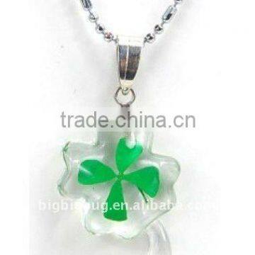 Leaves Pendant with Lucky Clover inside