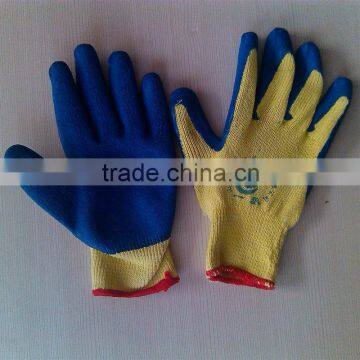 Anti-skidding coated latex gloves for industry