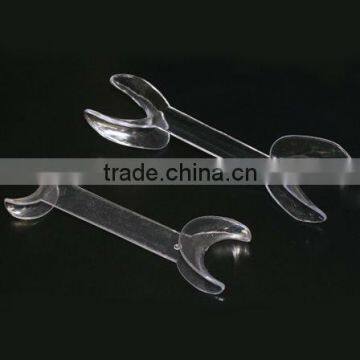 cheek retractor