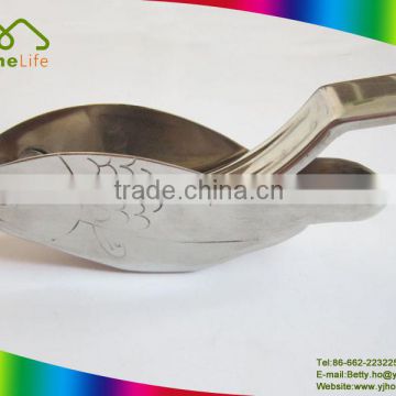 Unique design fish shaped manual lemon squeezer