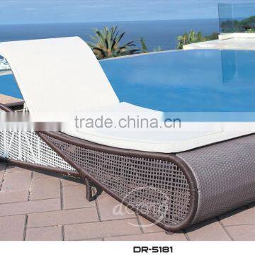 China furniture manufacturer leisure rattan outdoor beach hotel sun lounge daybed with waterproof cushion