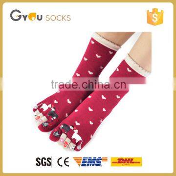 New arrival cute cartoon animal five toe cotton tube socks with white dot pattern