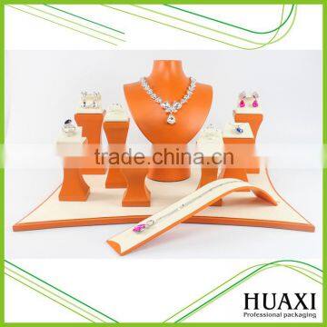 2016 Huaxin Orange Fashionable design MDF jewelry displays stand