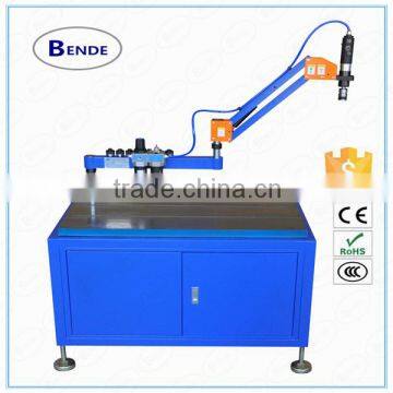 Molds hand tapping machine