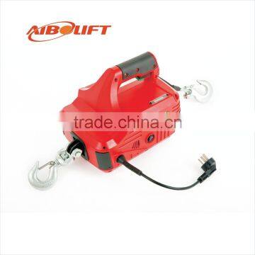 Powerful hand held manual winch
