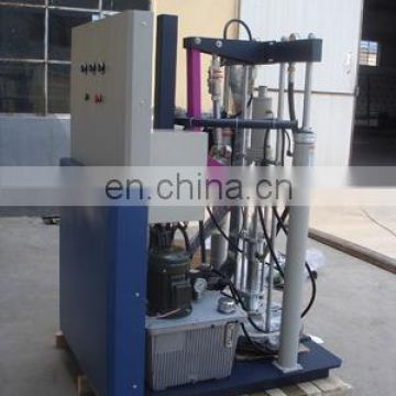 Silicone sealant spreading machine