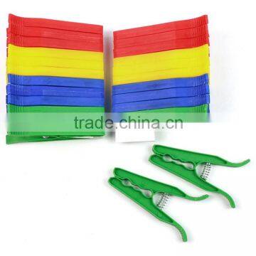 colored plastic clothes pins