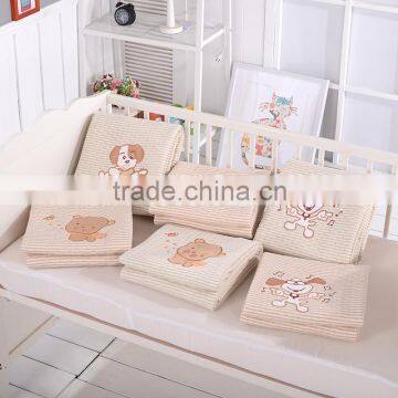 2016 New Design Air Layer Embroidery Colored Cotton Knitted Baby Blanket
