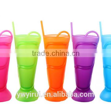 New design Colorful plastic cups with straw