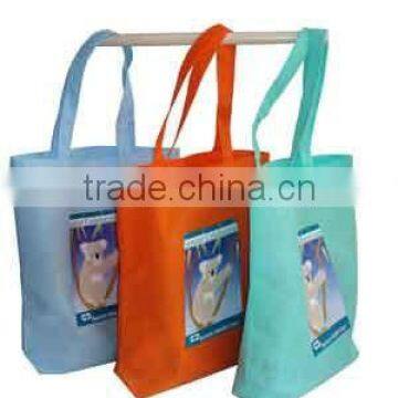 Nonwoven shopping bag with heat-stamp printing