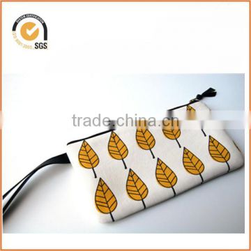 White and Yellow Leaf Print Cotton Wristlet Clutch By Chiqun Dongguan CQ-H02011