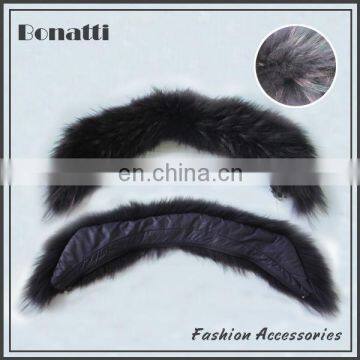 Raccoon fur collar with detachable design