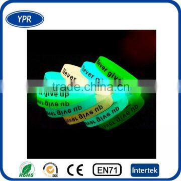 cheap Customized glow in the dark glowing silicone wristband