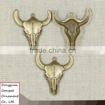 Compet wholesale metal jewelry zinc alloy skull cow pendant