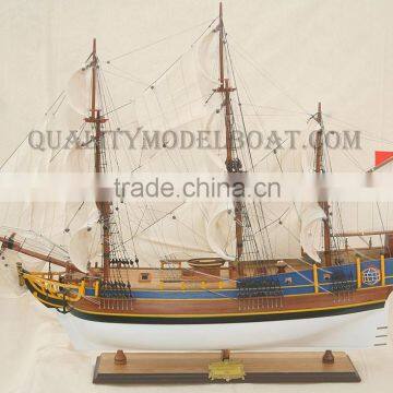 HMS BOUNTY PAINTED WOODEN MODEL SHIP