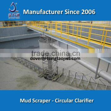 Central drive circular sludge collector in wastewater treatment