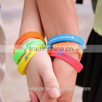 Alibaba Express most unique design wristband,Christmas gift custom silicone wristband