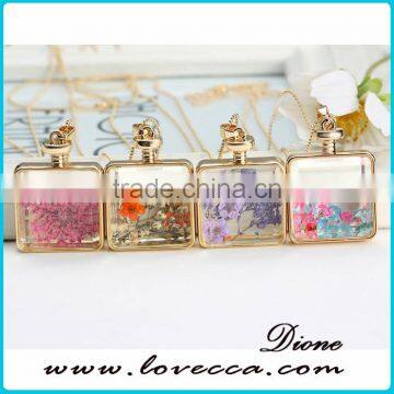 Cheap Golden Plated Alloy Chain Glass Heart Pendant Dry Flower Necklace