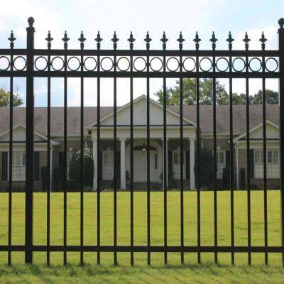 Portes d'entrée de villa personnalisées avec clôture ornementale assortie - Service de conception CAD inclus