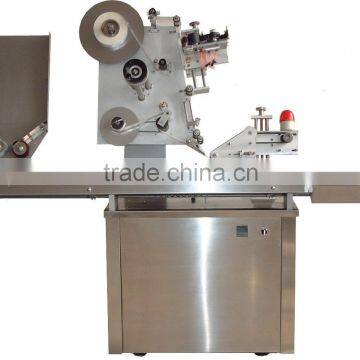 Horizontal type adhesive labeling machine