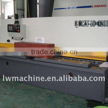 Plastic sheet/sheet plate shearing machine