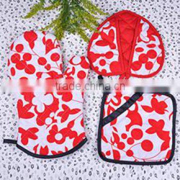 hot resistant cotton red oven glove heart shape matt set