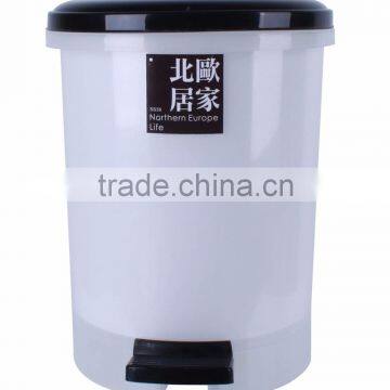 Bright clear / black pedal garbage can with inner bucket