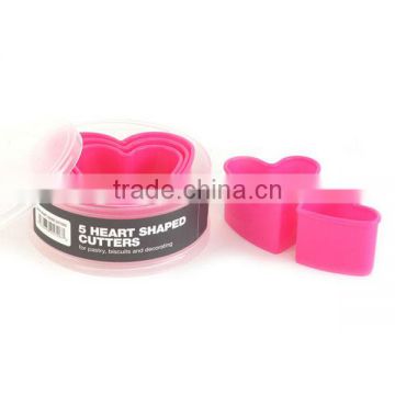 CC-6888A 5-Piece plastic heart shaped cookie cutter with plastic box