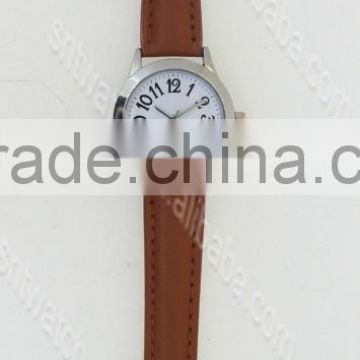 Simple style quartz watch with small case on sale