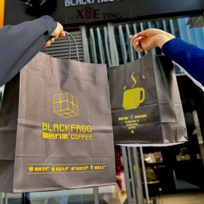 Низкая цена. Фабрика производит на заказ роскошные бумажные покупочные пакеты с индивидуальным принтом. Пакеты для подарков с вашим собственным логотипом.