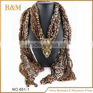 New and hot special design leopard pendant scarf with good price