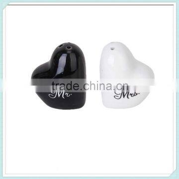 Wedding Heart Ceramic Mr. and Mrs. Salt Wedding Party Favors Pepper Shakers Set