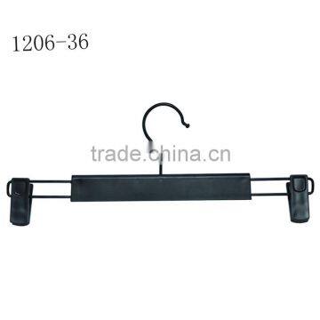 China dongguan plastic bottom pants hangers