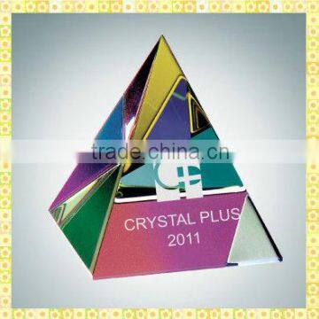 Customized Colors Glass Pyramid Paperweight For Desktop Centerpieces