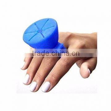 2016 High Quality Soft Flexible Silicone Wearable Nail Polish Bottle Holder Ring for Female Women Girls