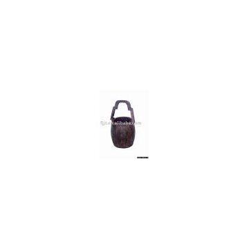 JT8B029-014 Wooden cask with handle with antique-shaped
