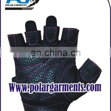 Weight lifting ladies Fit gloves in black and pink