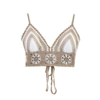 Ensemble de style de vacances pour filles sucrées et épicées, gilet sexy pour femmes avec des motifs de crochet creux et une sangle en col suspendu