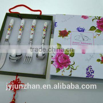 Factory-sell ceramic handle gift cutlery with low price and high quality