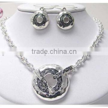 Textured metal round pendant toggle chain necklace earring set